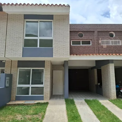 Townhouse en Residencias Cumbre de la Esmeralda. San Diego — USD 160.000