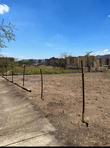 Terreno en jardín Mañongo — USD 35.000