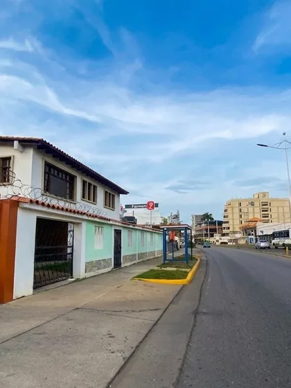 Local en Lechería, Av Principal — USD 535.000