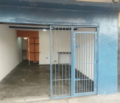 Local en Av. Lara, San Blas, Valencia — USD 300