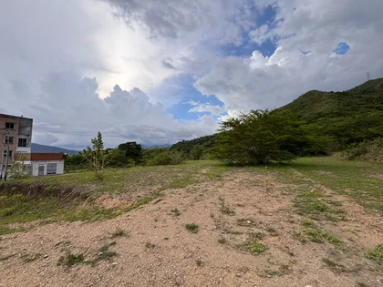 Terreno en Ciudad Jardín Mañongo — USD 29.500