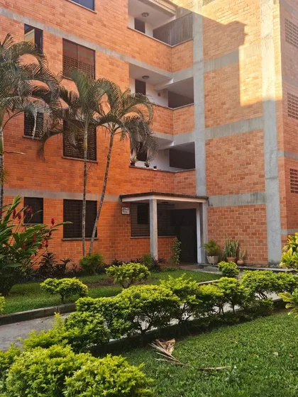 Apartamento en Urbanización Las Trinitarias Ciudad Alianza — USD 62.000