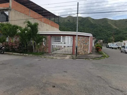 Casa en Lomas De La Esmeralda — USD 73.000