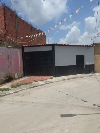 Casa en Valencia — USD 27.500