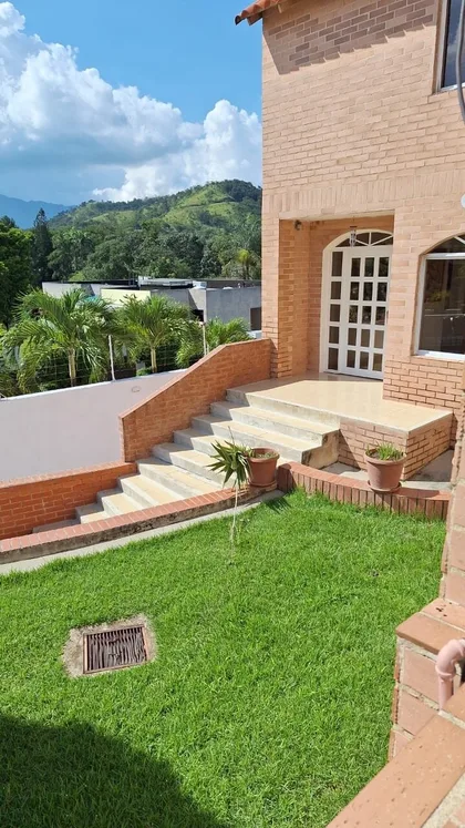 Casa en Altos De Guataparo Valencia — USD 460.000