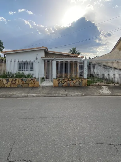 Casa en Casco de San Diego. Av la Cumaca — USD 65.000