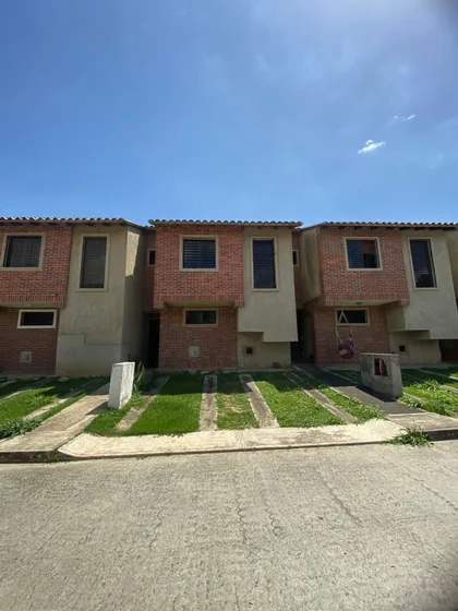 Townhouse en (EB) Conj. Resd. Villa Bambú, Naguanagua — USD 66.000