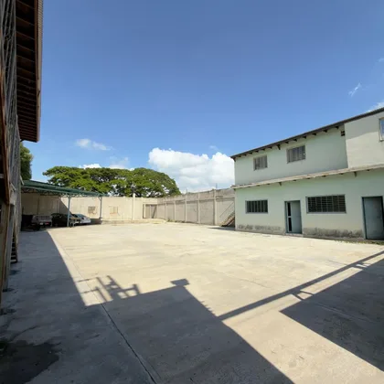 Galpón en San Joaquín — USD 250.000