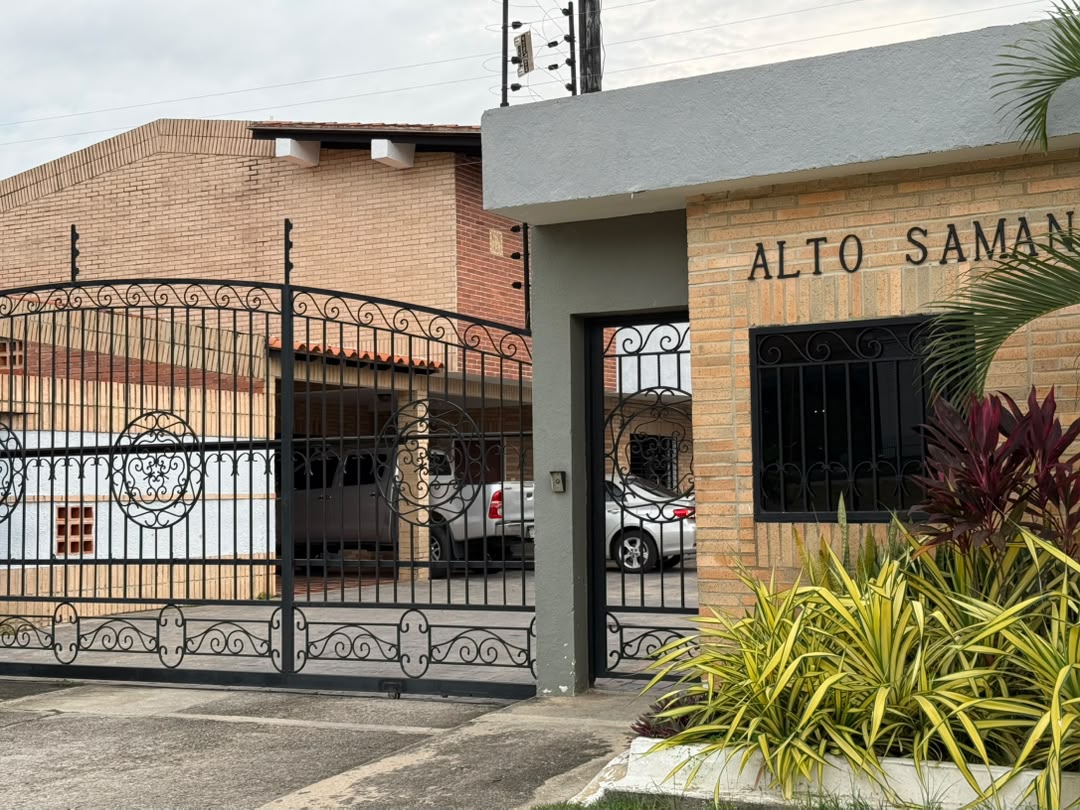 Townhouse de 4 habitaciónes en Mañongo
